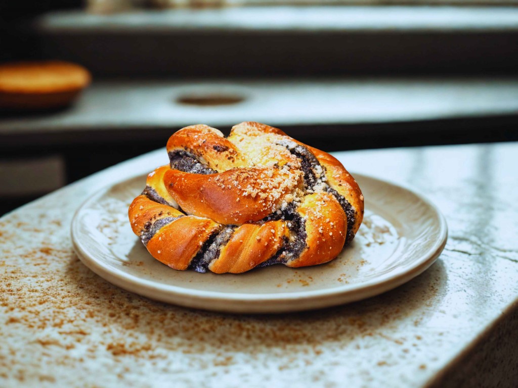 Drożdżówka kręcona z makiem